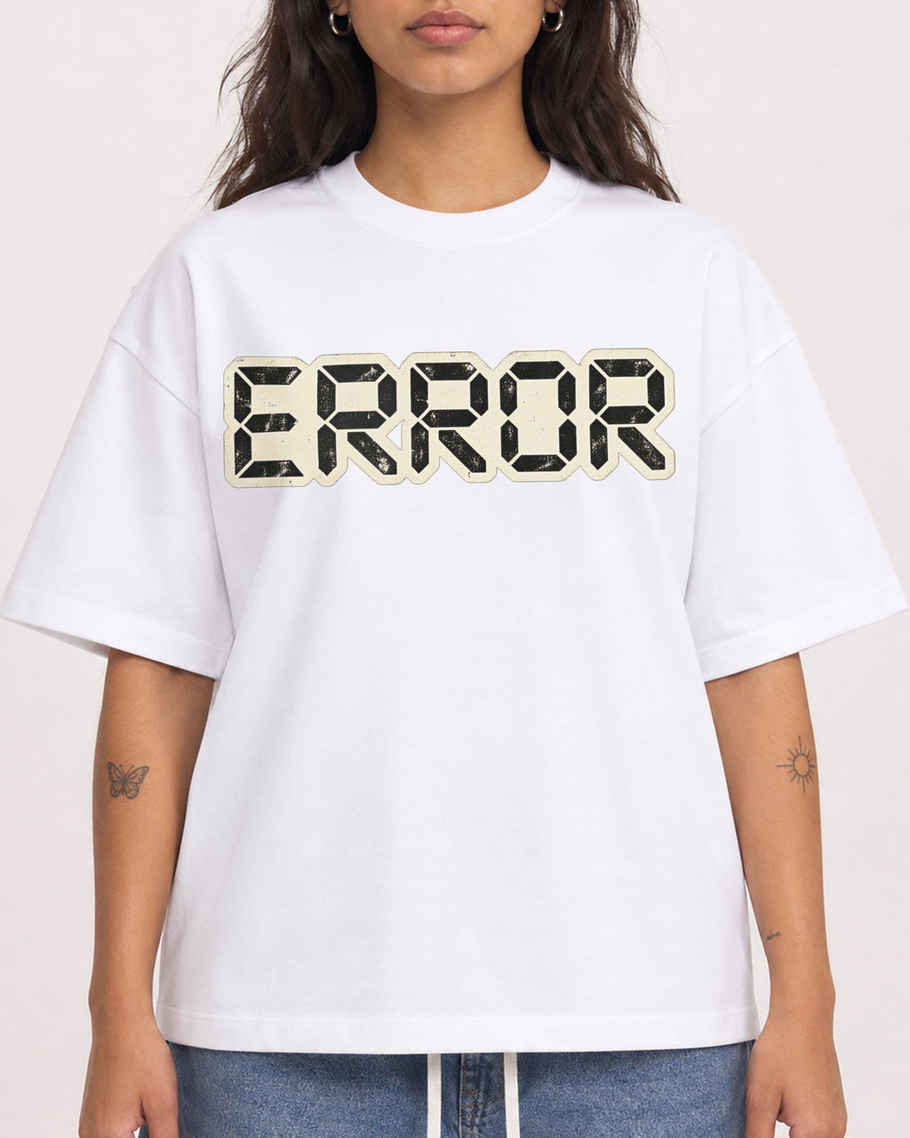 Mockup Boxy Heavyweight Tee White female close-up 06