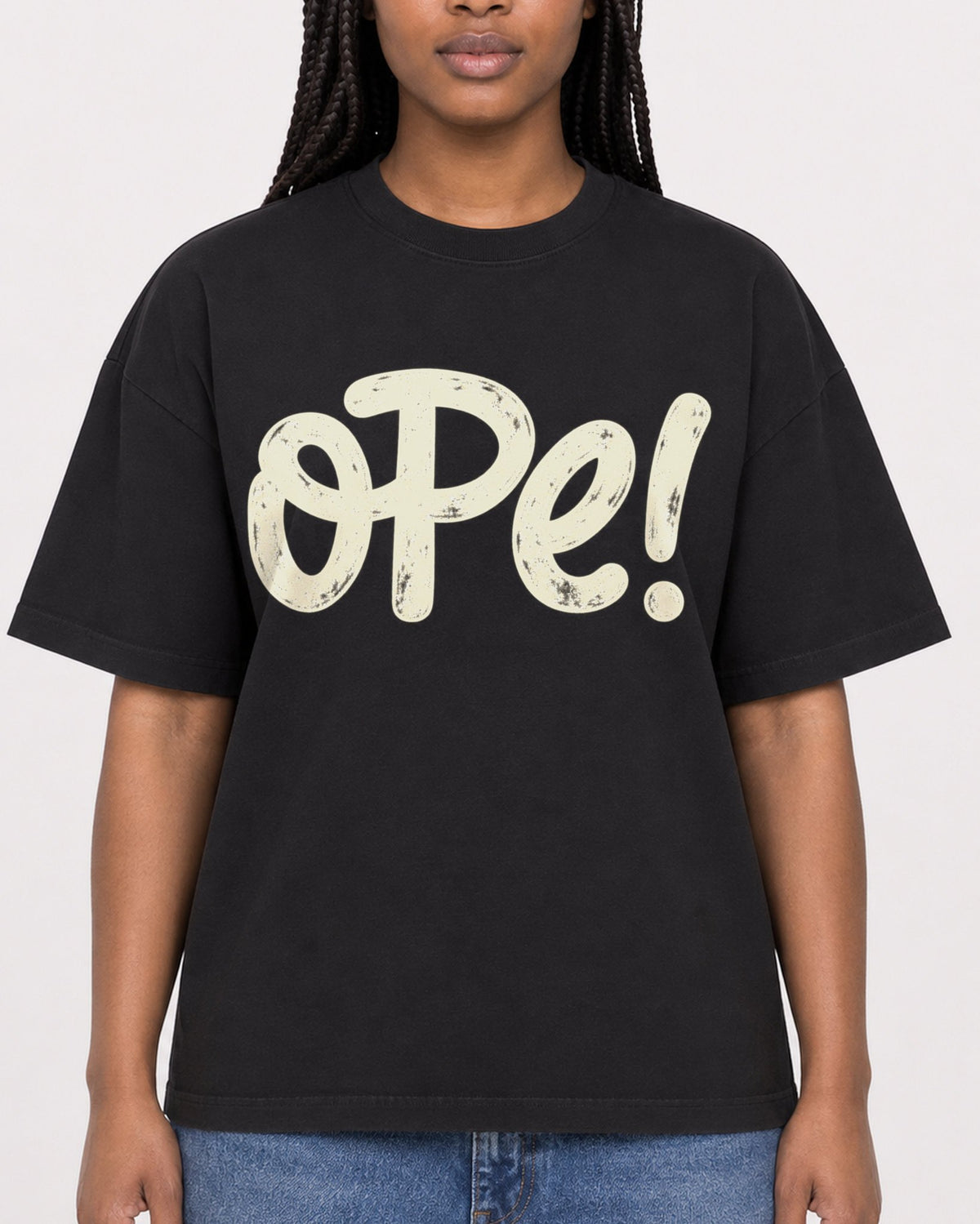 Mockup Boxy Heavyweight Tee Black female close-up 04