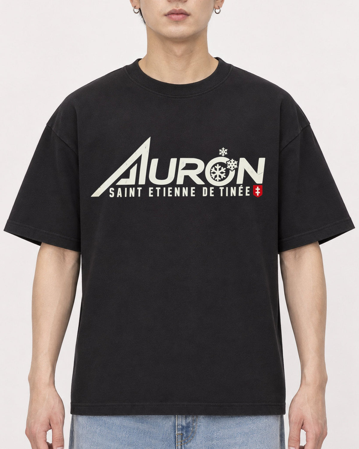Mockup Boxy Heavyweight Tee Black male close-up 01