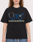 Mockup Boxy Heavyweight Tee Black female close-up 09