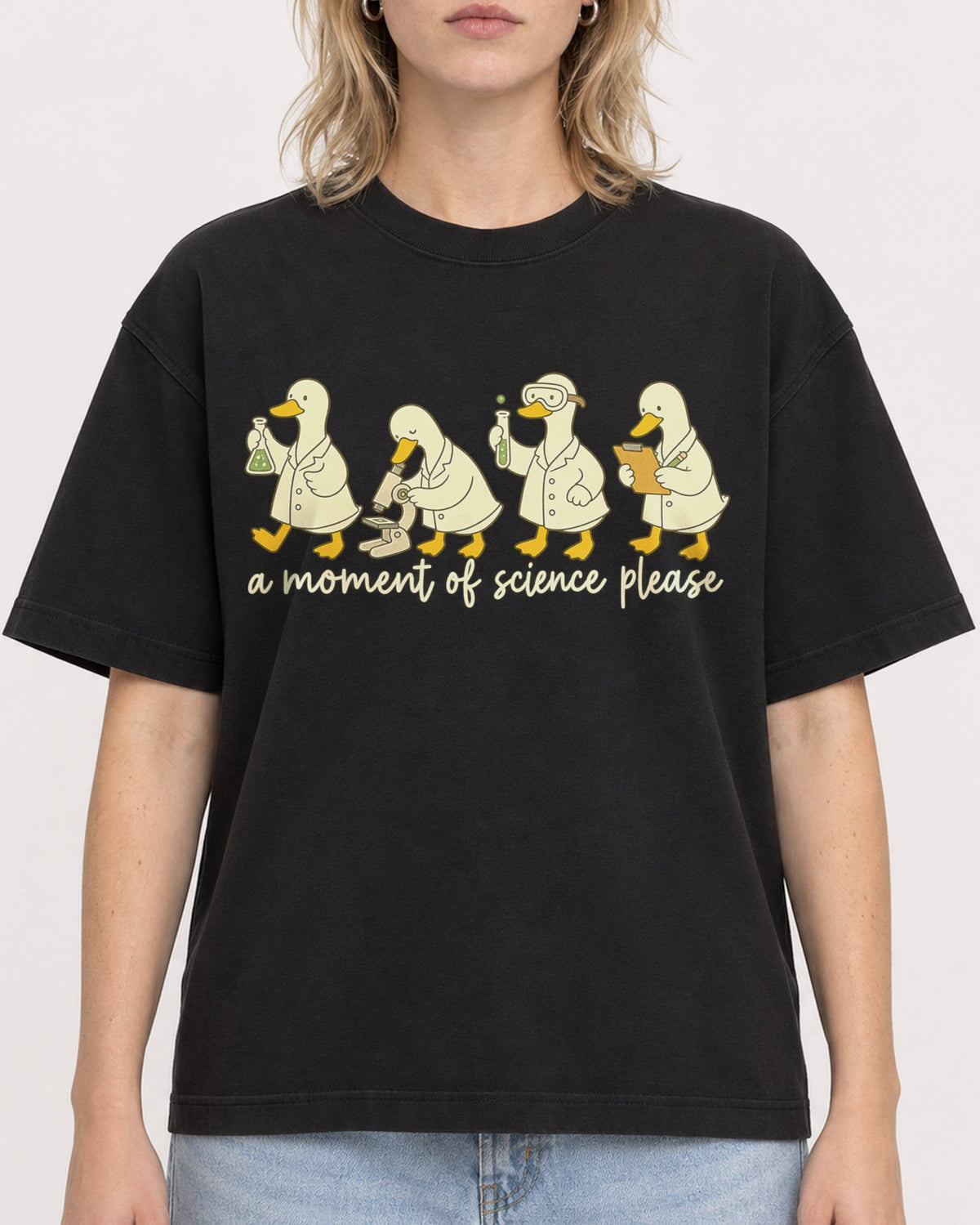 Mockup Boxy Heavyweight Tee Black female close-up 19