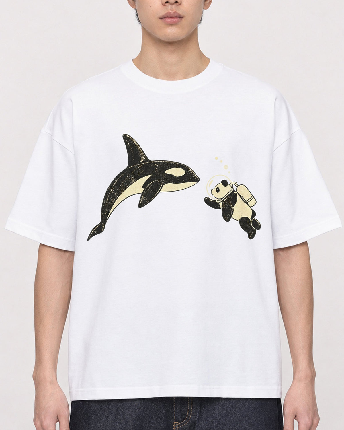 Mockup Boxy Heavyweight Tee White male close-up 01