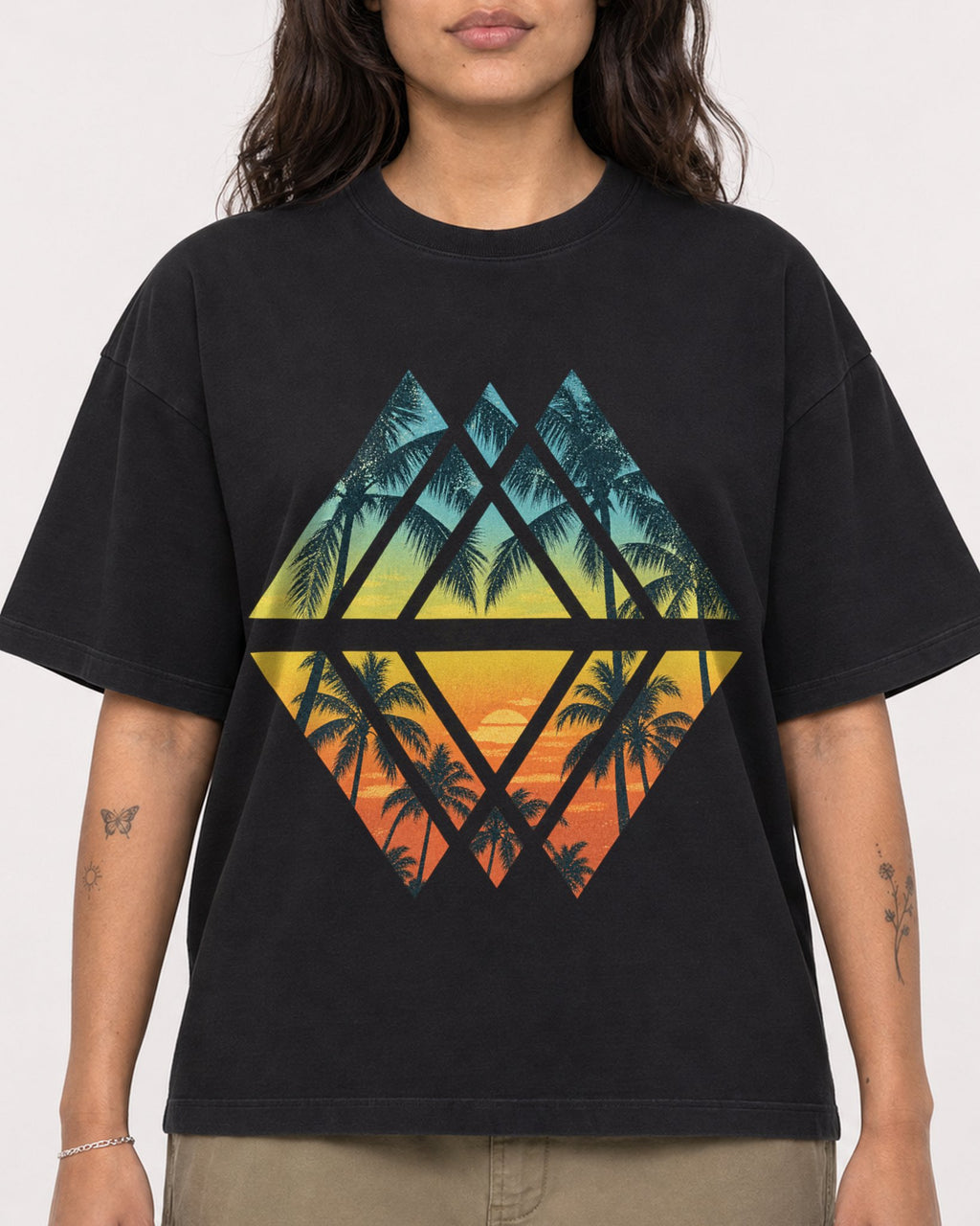 Mockup Boxy Heavyweight Tee Black female close-up 06