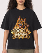 Mockup Boxy Heavyweight Tee Black female close-up 10
