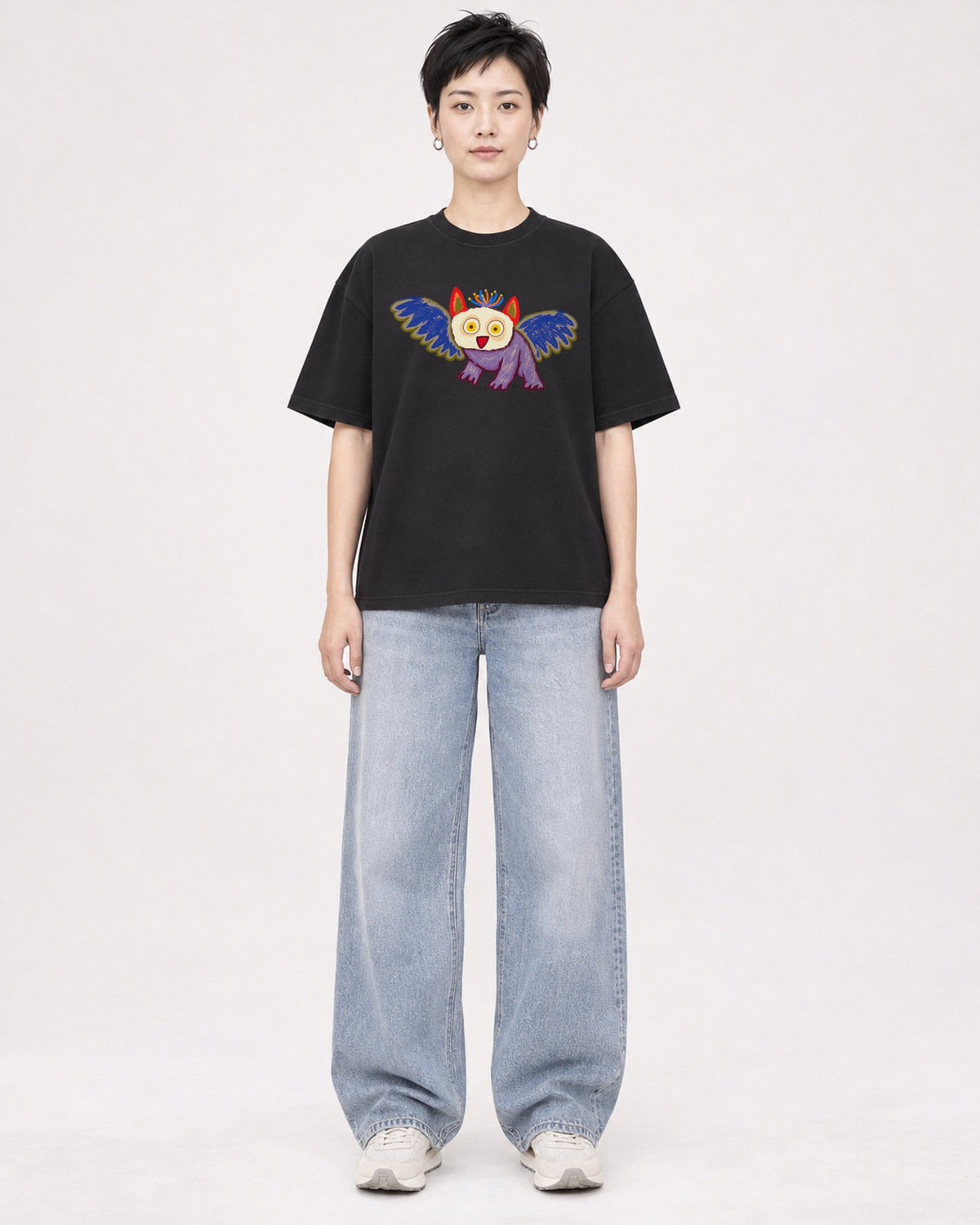Mockup Boxy Heavyweight Tee Black female full-body 23