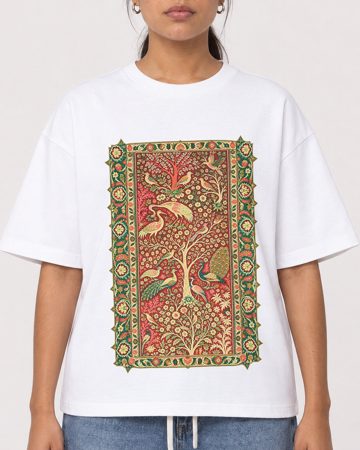 Mockup Boxy Heavyweight Tee White female close-up 16