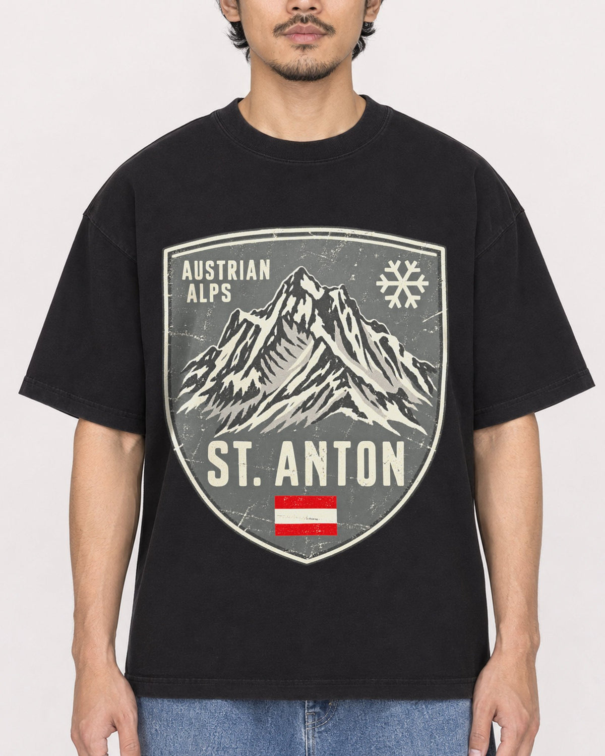 Mockup Boxy Heavyweight Tee Black male close-up 02