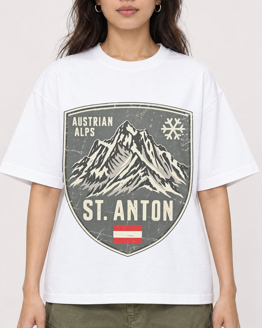 Mockup Boxy Heavyweight Tee White female close-up 02