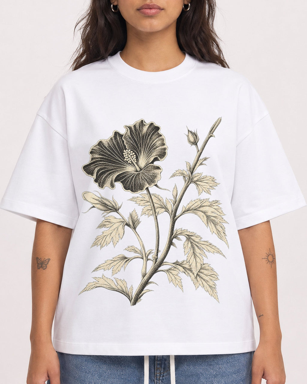 Mockup Boxy Heavyweight Tee White female close-up 06