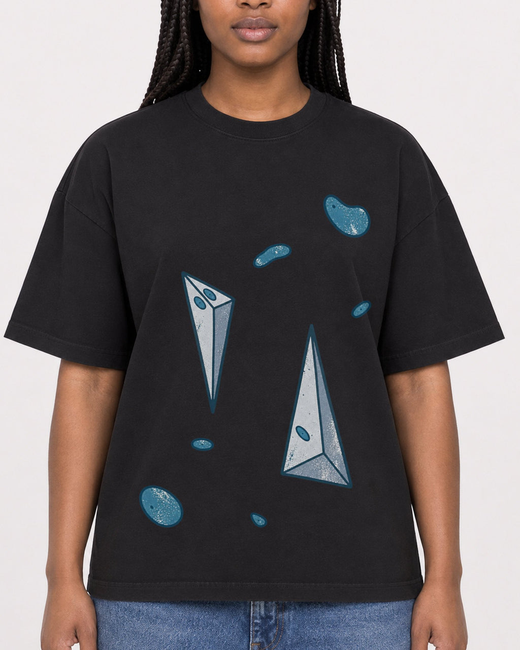 Mockup Boxy Heavyweight Tee Black female close-up 04