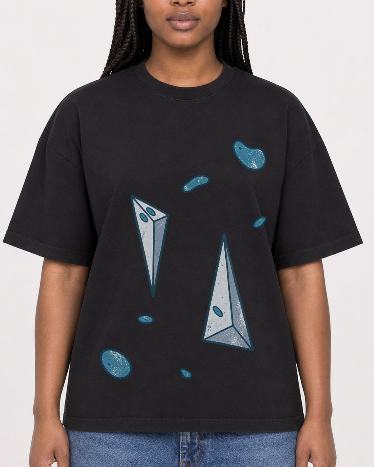 Mockup Boxy Heavyweight Tee Black female close-up 04