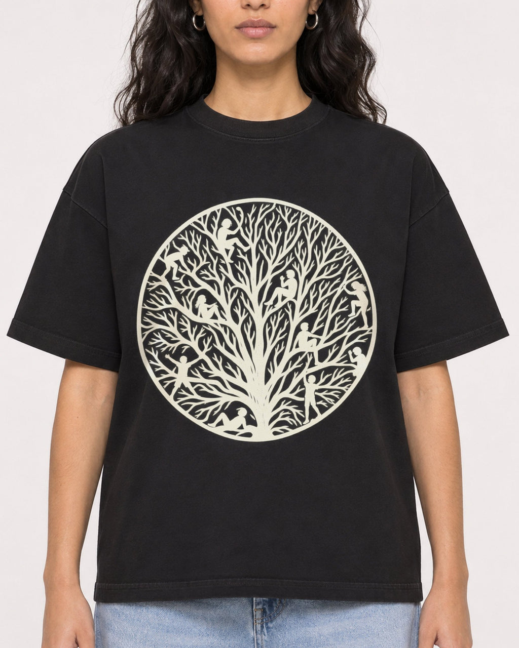 Mockup Boxy Heavyweight Tee Black female close-up 07