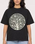 Mockup Boxy Heavyweight Tee Black female close-up 07