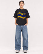 Mockup Boxy Heavyweight Tee Black female full-body 12