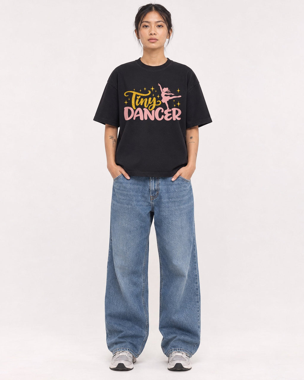 Mockup Boxy Heavyweight Tee Black female full-body 12