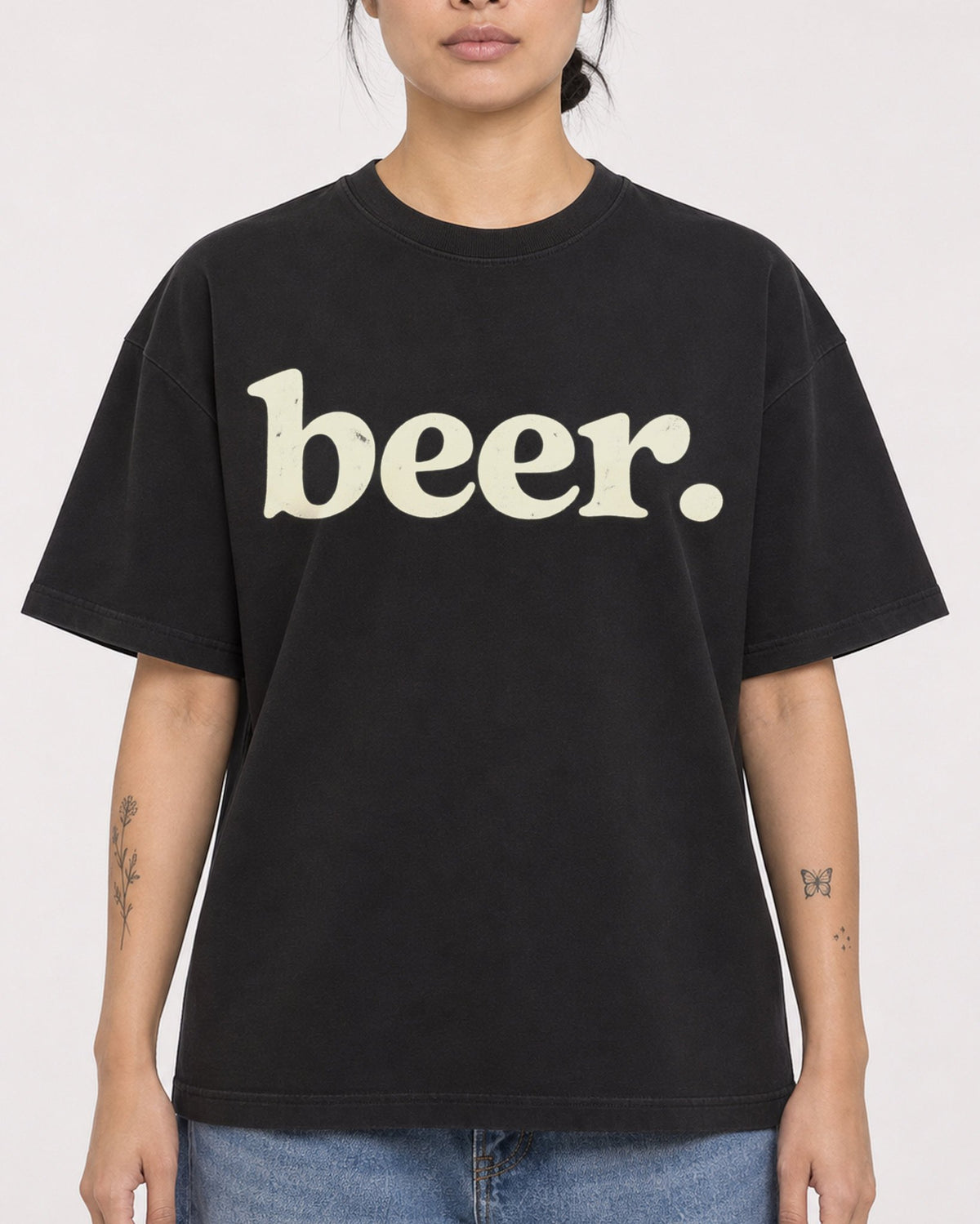 Mockup Boxy Heavyweight Tee Black female close-up 12