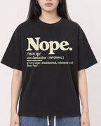 Mockup Boxy Heavyweight Tee Black female close-up 01