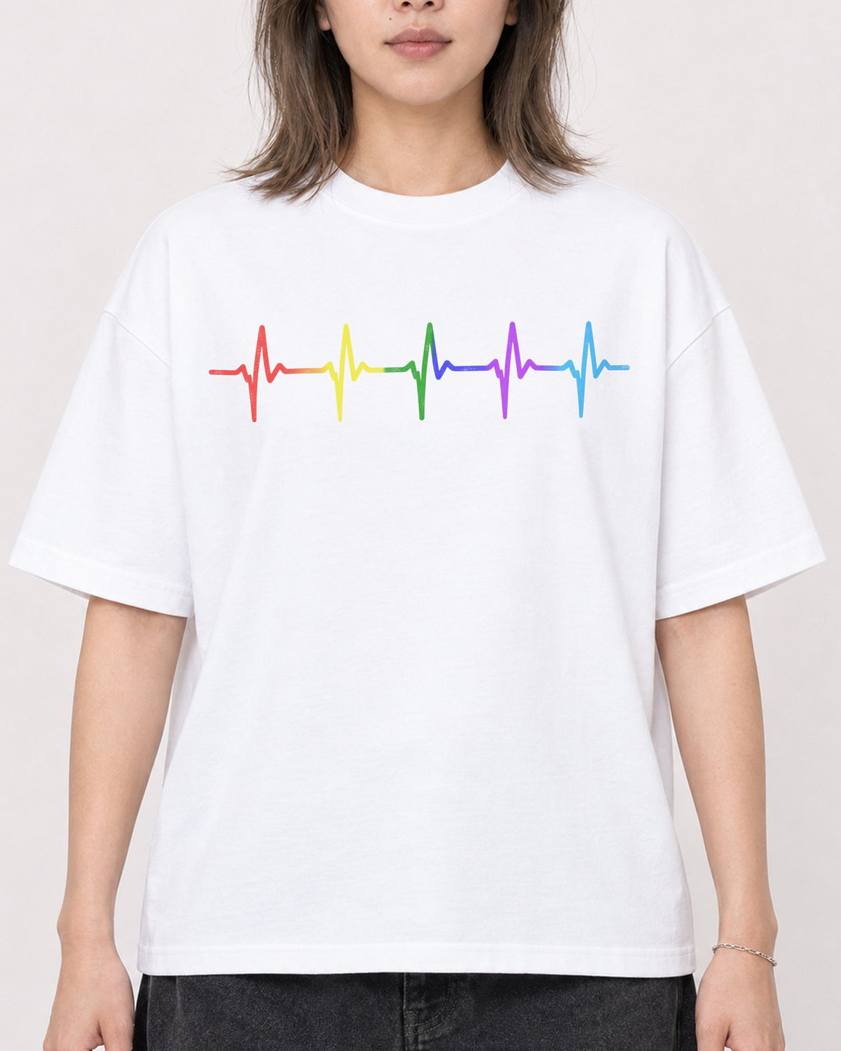Mockup Boxy Heavyweight Tee White female close-up 33