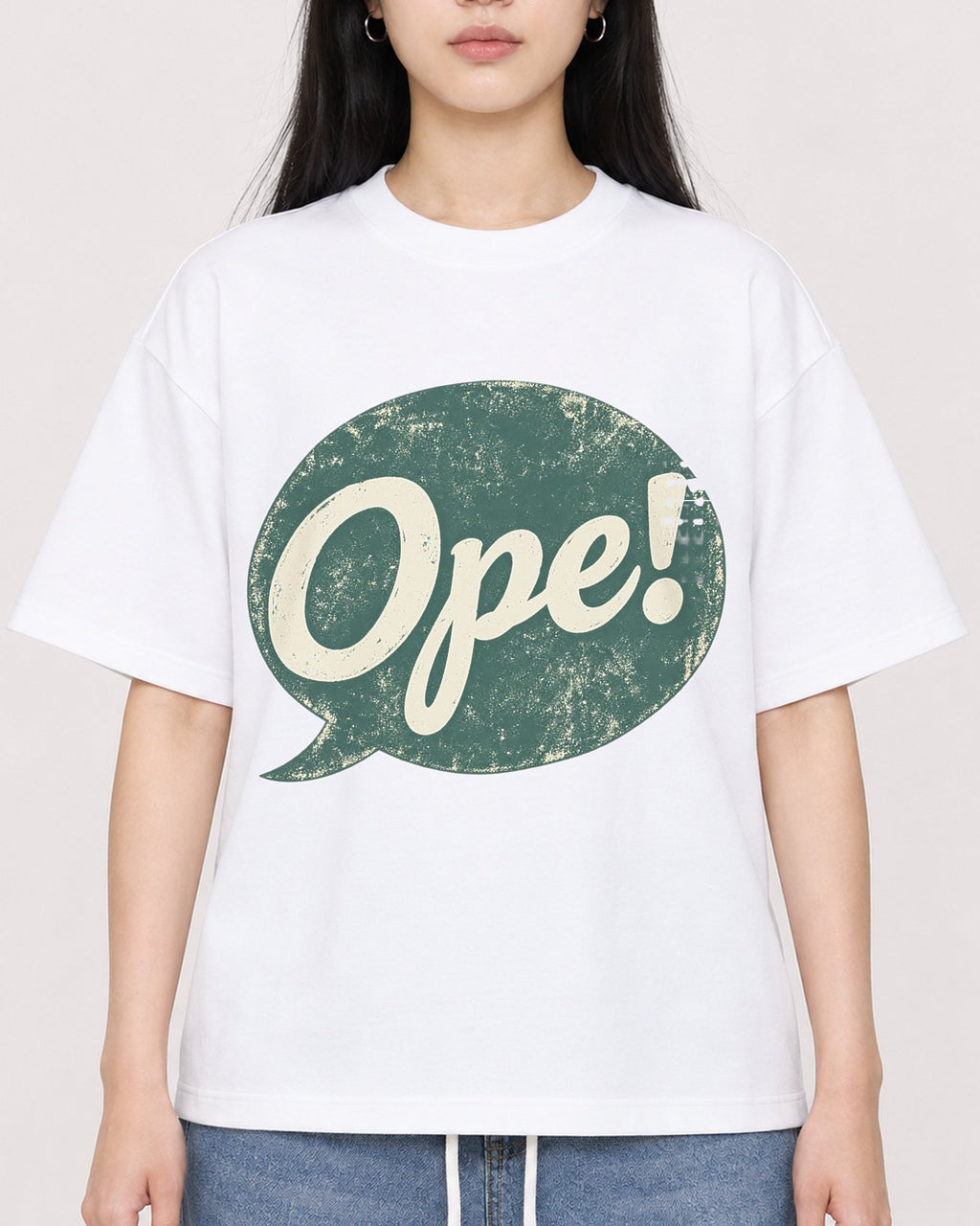 Mockup Boxy Heavyweight Tee White female close-up 01