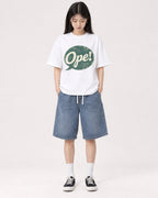 Mockup Boxy Heavyweight Tee White female full-body 01