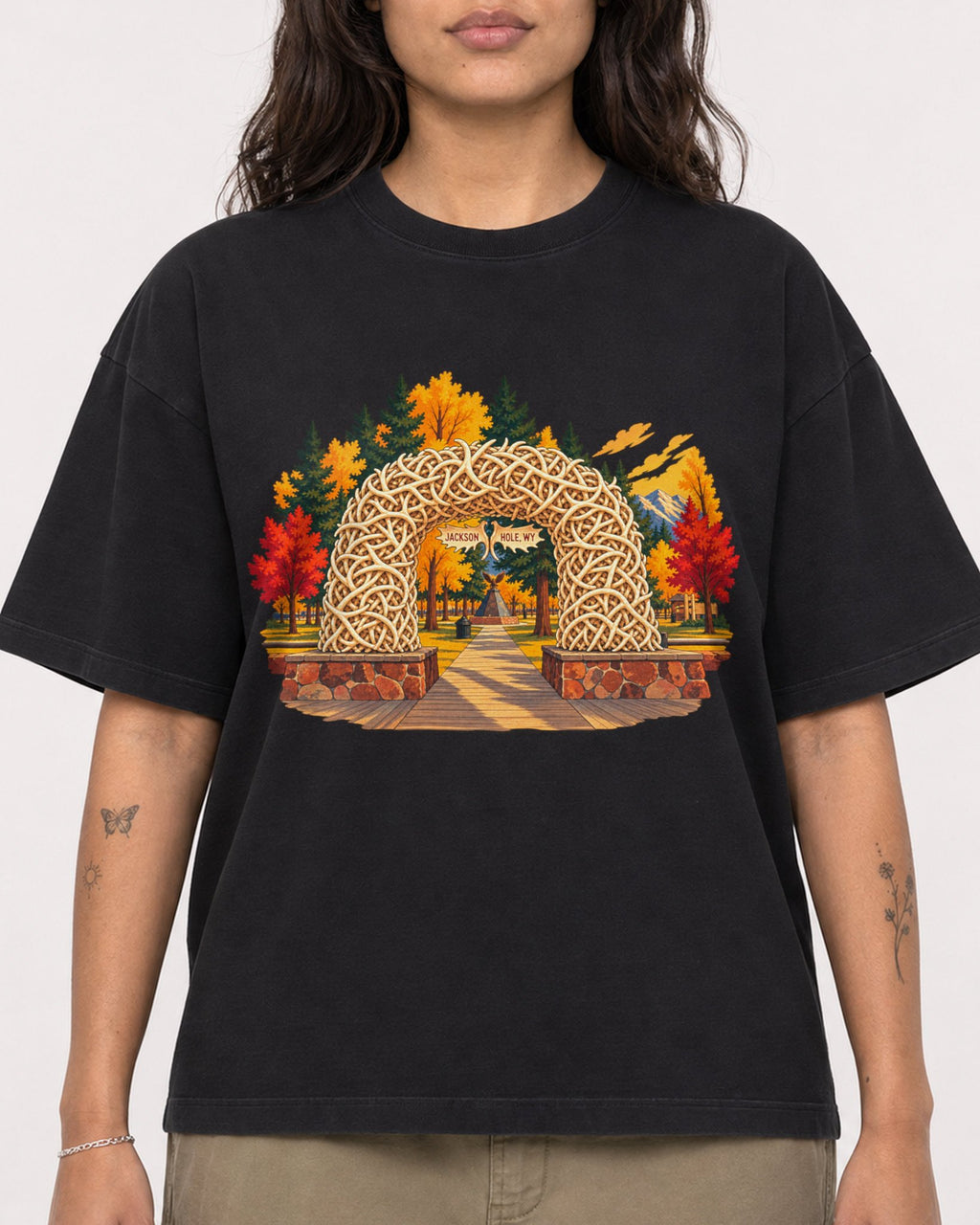 Mockup Boxy Heavyweight Tee Black female close-up 06