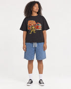 Mockup Boxy Heavyweight Tee Black female full-body 05