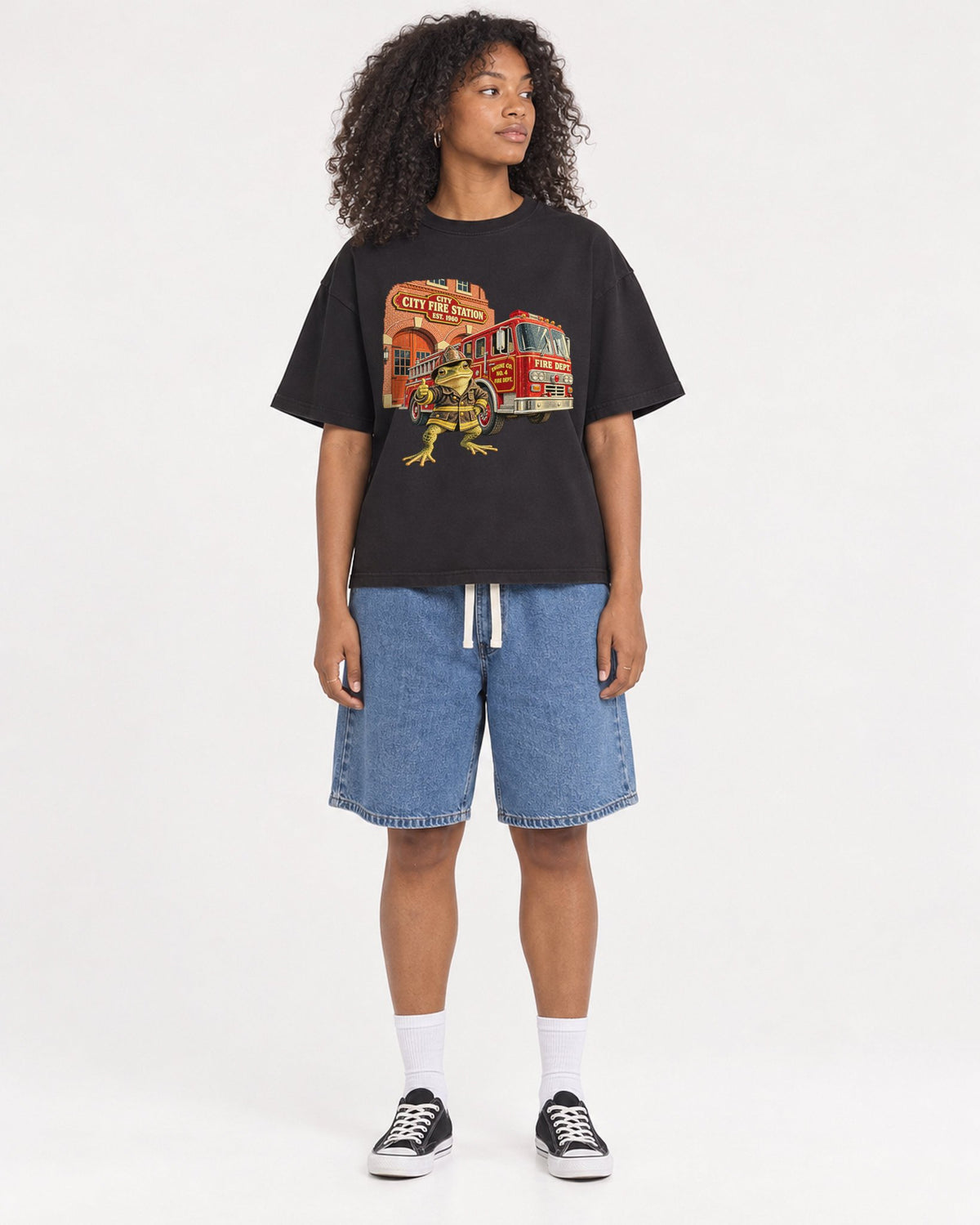 Mockup Boxy Heavyweight Tee Black female full-body 05