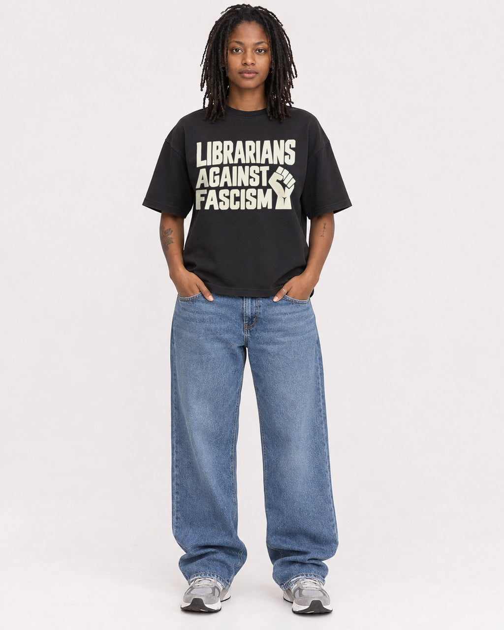 Mockup Boxy Heavyweight Tee Black female full-body 24