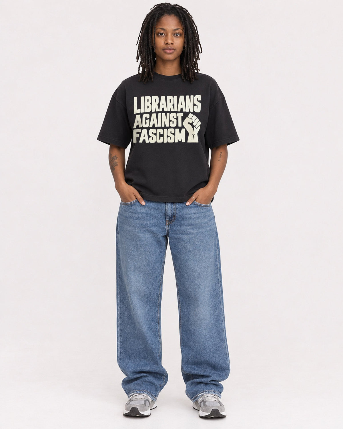 Mockup Boxy Heavyweight Tee Black female full-body 24