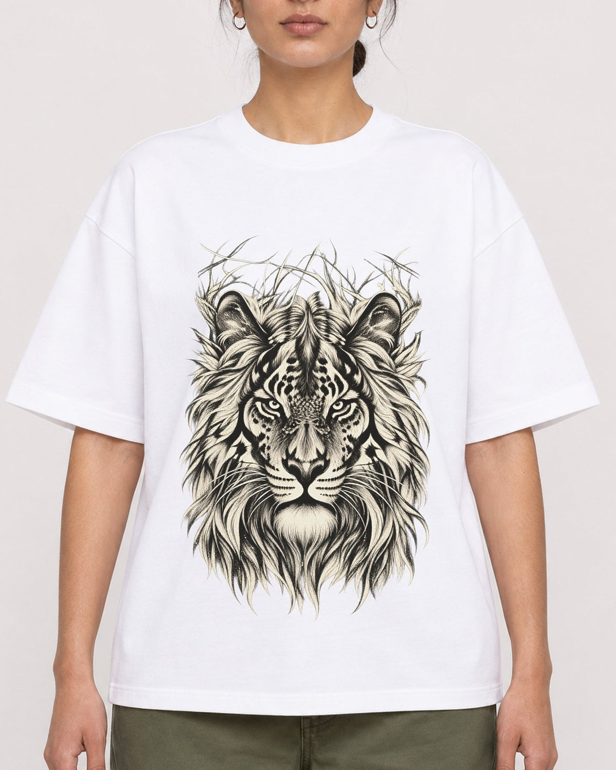 Mockup Boxy Heavyweight Tee White female close-up 17