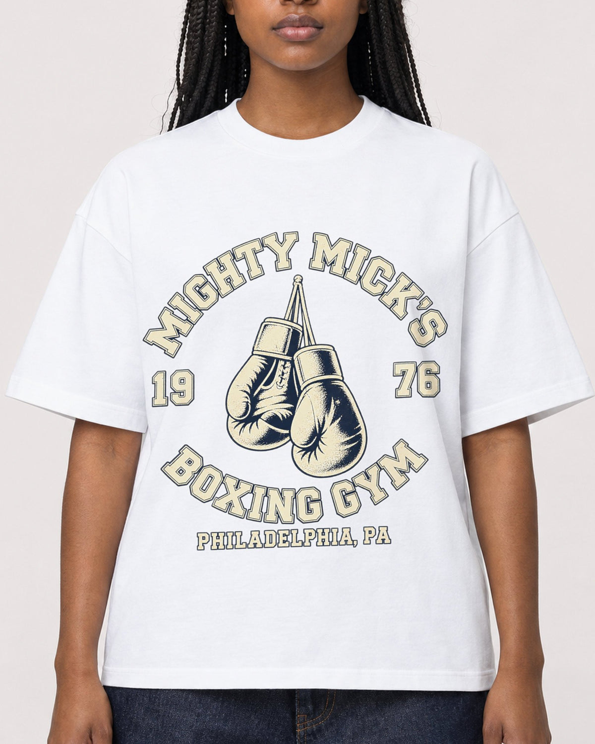 Mockup Boxy Heavyweight Tee White female close-up 04