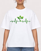 Mockup Boxy Heavyweight Tee White female close-up 20