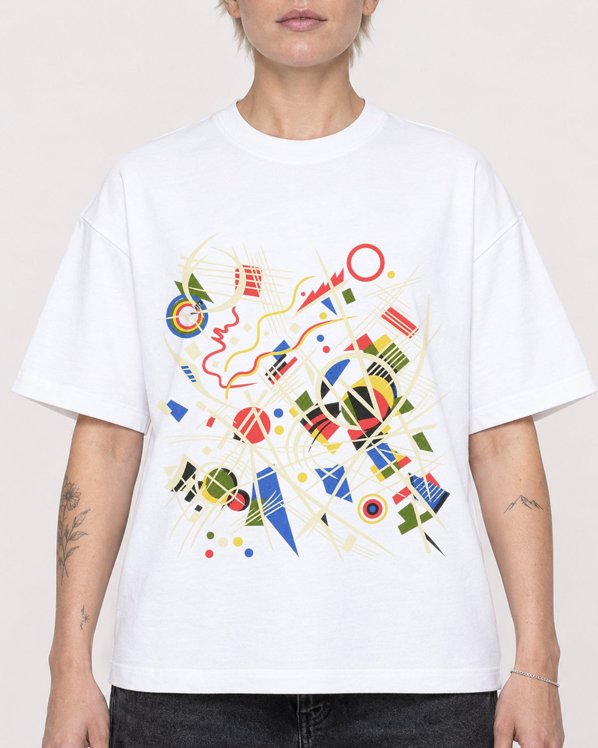 Mockup Boxy Heavyweight Tee White female close-up 48