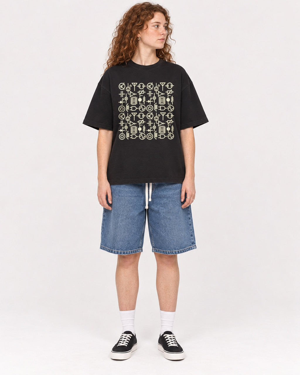 Mockup Boxy Heavyweight Tee Black female full-body 09