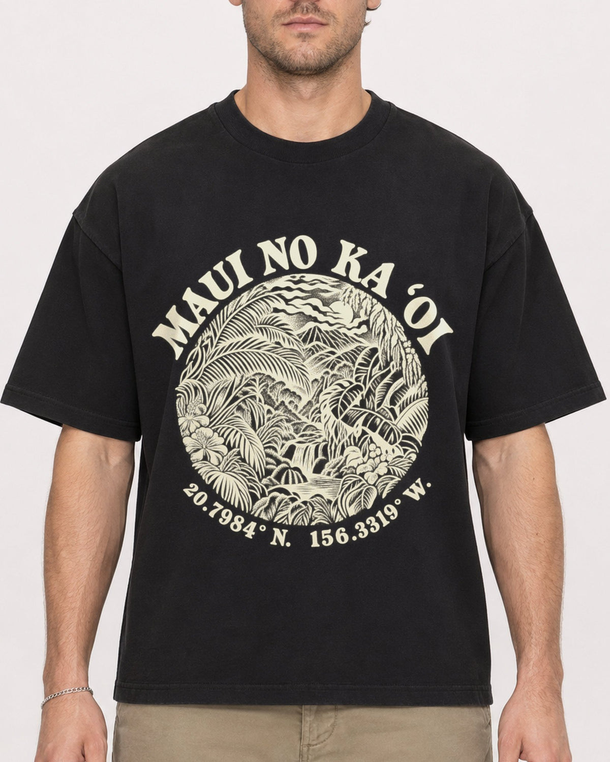 Mockup Boxy Heavyweight Tee Black male close-up 08