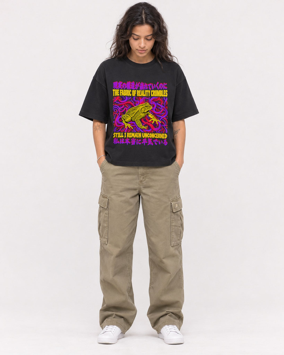 Mockup Boxy Heavyweight Tee Black female full-body 30