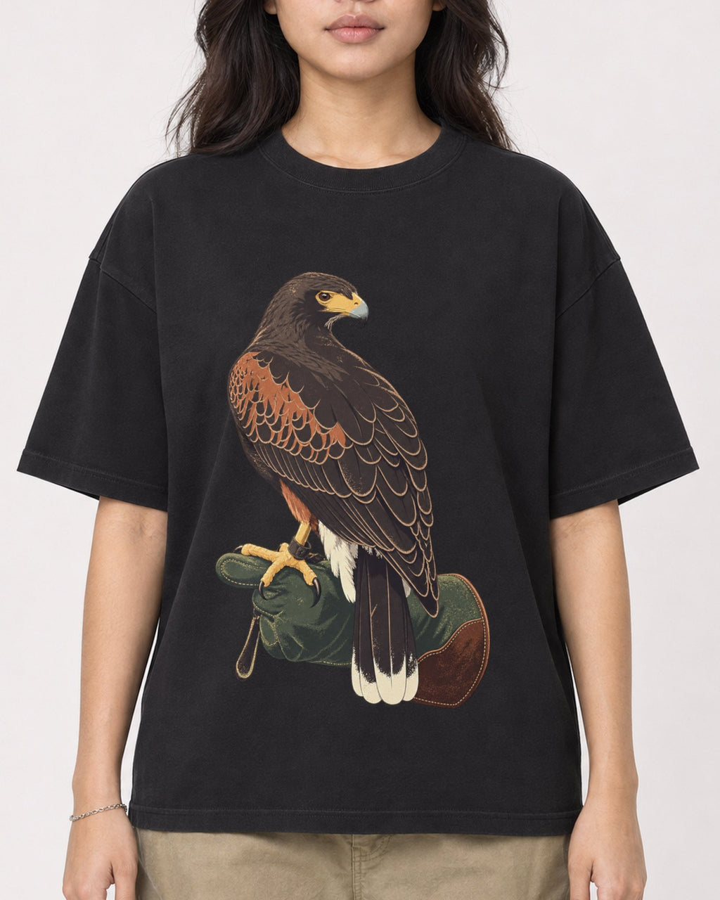 Mockup Boxy Heavyweight Tee Black female close-up 02