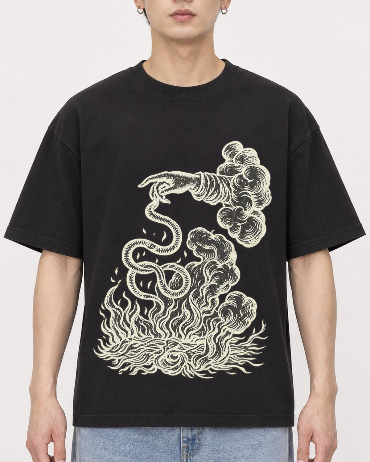 Mockup Boxy Heavyweight Tee Black male close-up 01