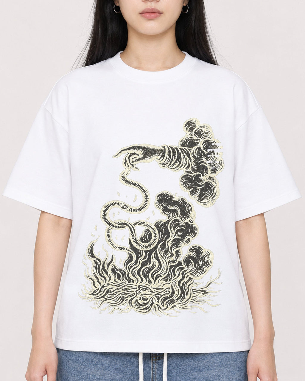 Mockup Boxy Heavyweight Tee White female close-up 01