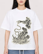 Mockup Boxy Heavyweight Tee White female close-up 01