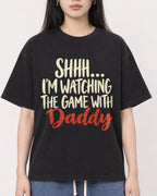 Mockup Boxy Heavyweight Tee Black female close-up 01