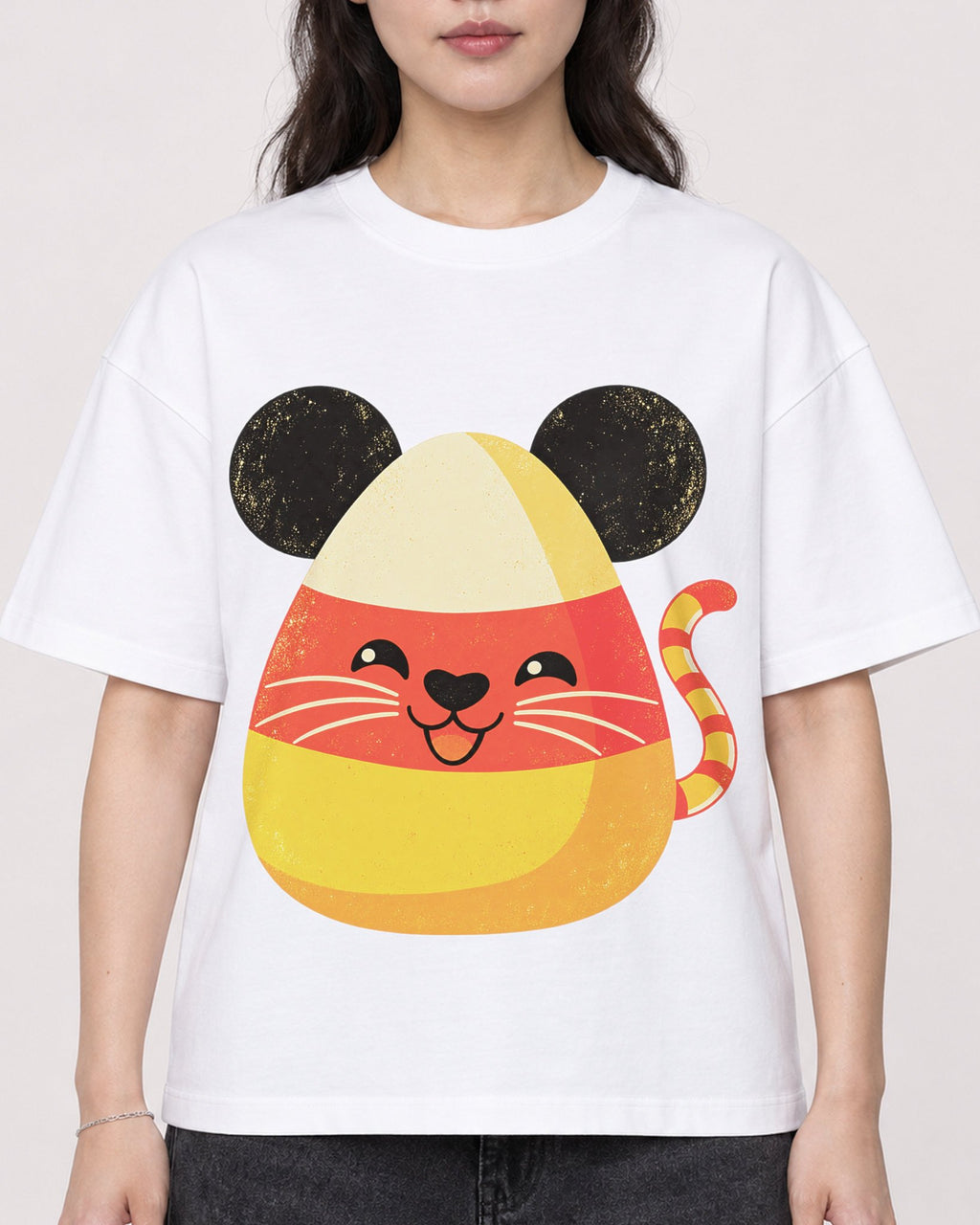 Mockup Boxy Heavyweight Tee White female close-up 03