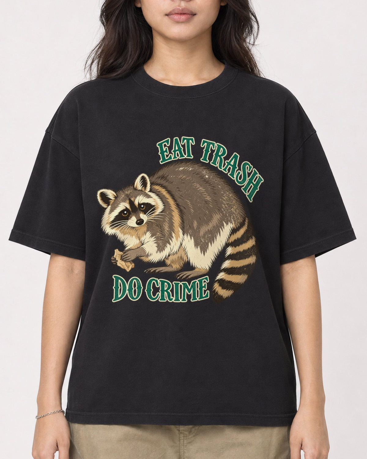 Mockup Boxy Heavyweight Tee Black female close-up 02