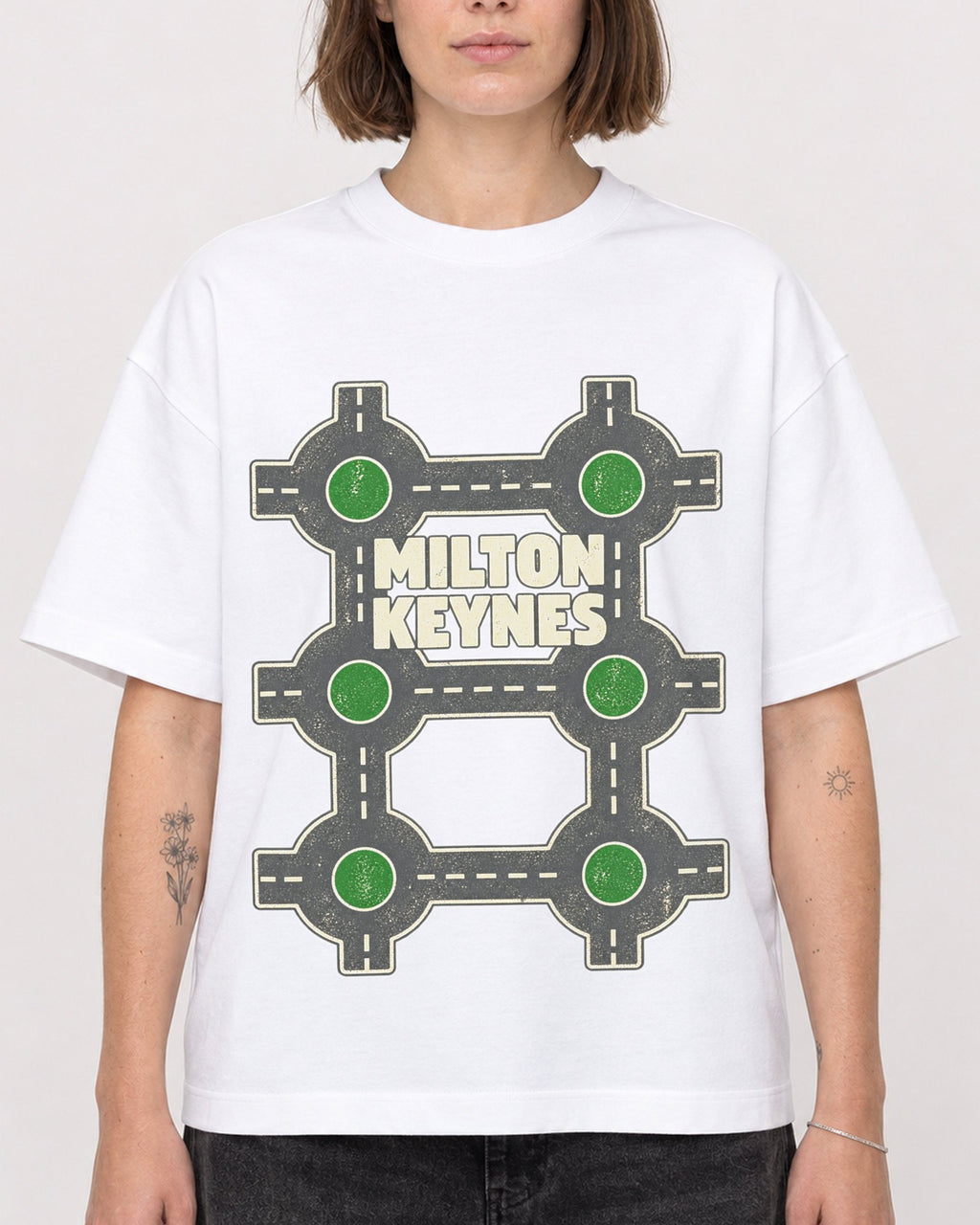 Mockup Boxy Heavyweight Tee White female close-up 18