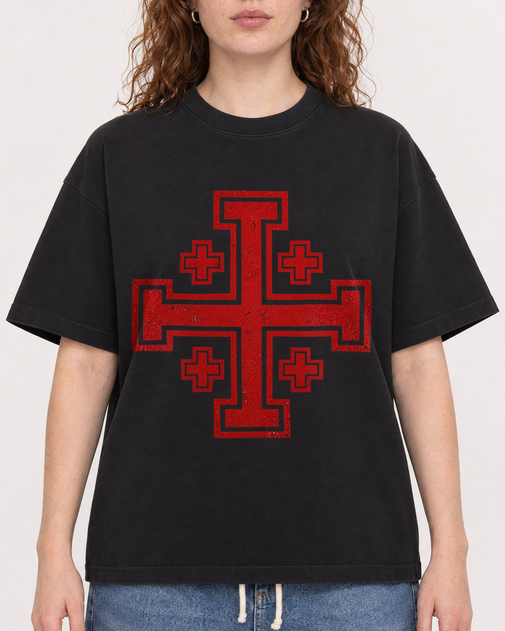 Mockup Boxy Heavyweight Tee Black female close-up 09
