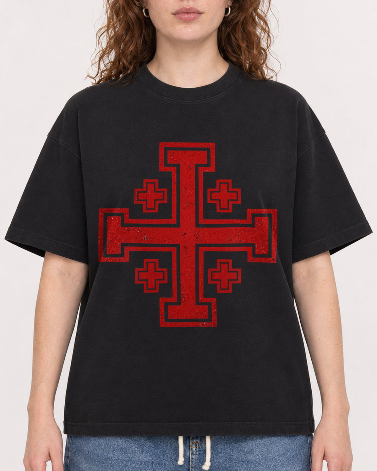 Mockup Boxy Heavyweight Tee Black female close-up 09
