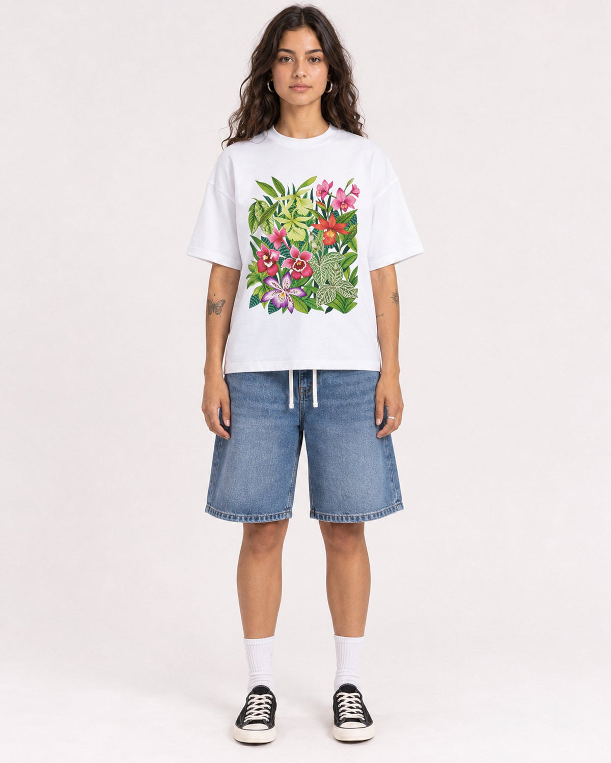 Mockup Boxy Heavyweight Tee White female full-body 06
