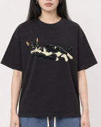 Mockup Boxy Heavyweight Tee Black female close-up 01
