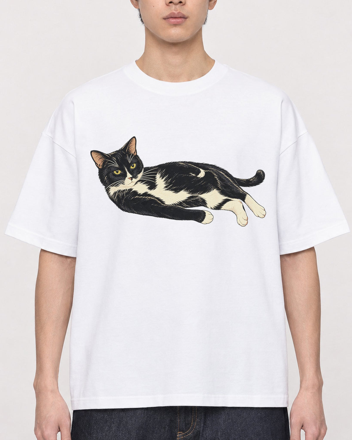 Mockup Boxy Heavyweight Tee White male close-up 01