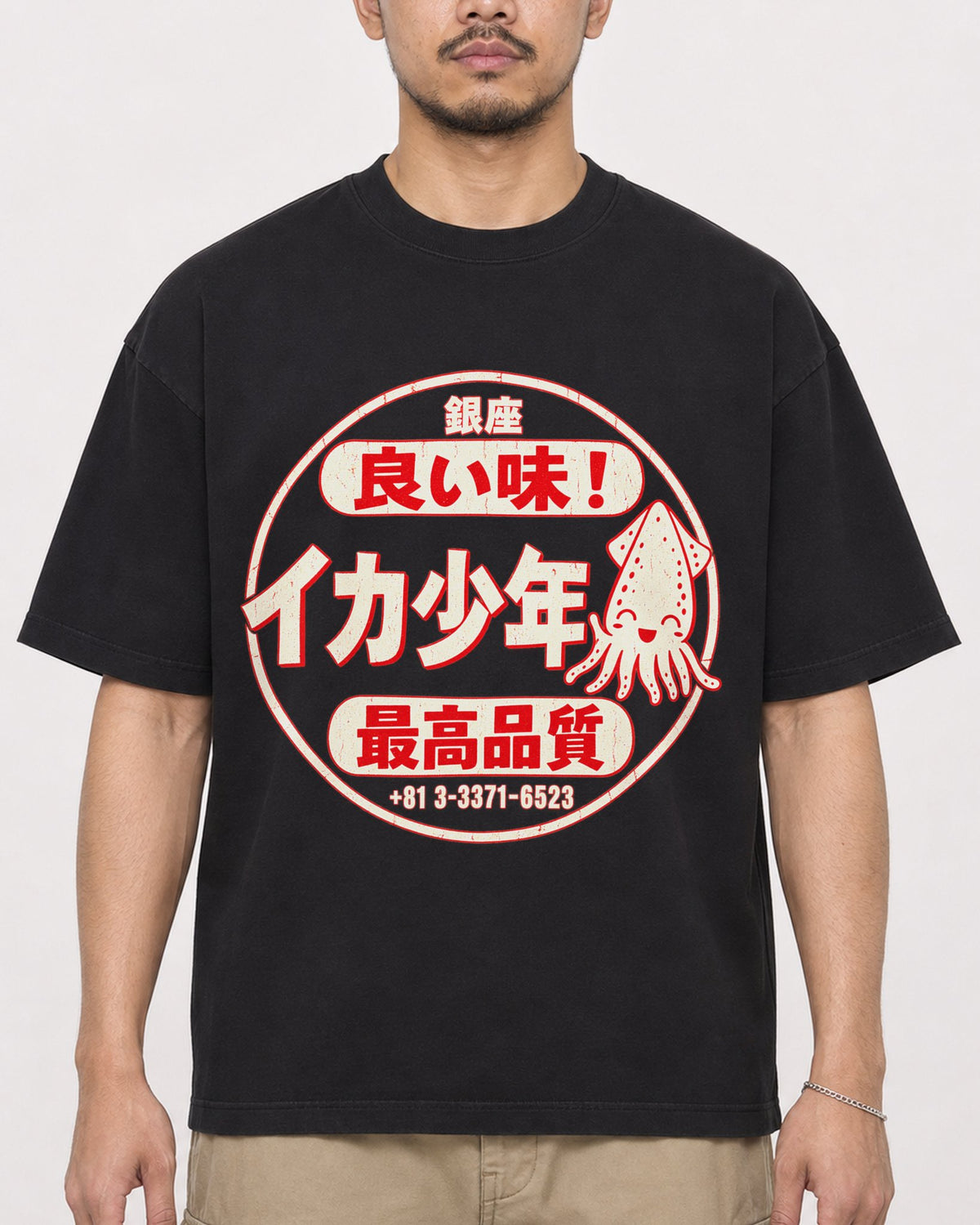 Mockup Boxy Heavyweight Tee Black male close-up 32
